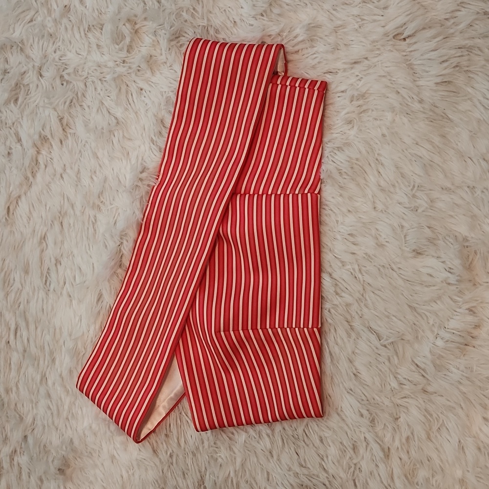 Casper + Pearl micro crop one shoulder candy cane print top